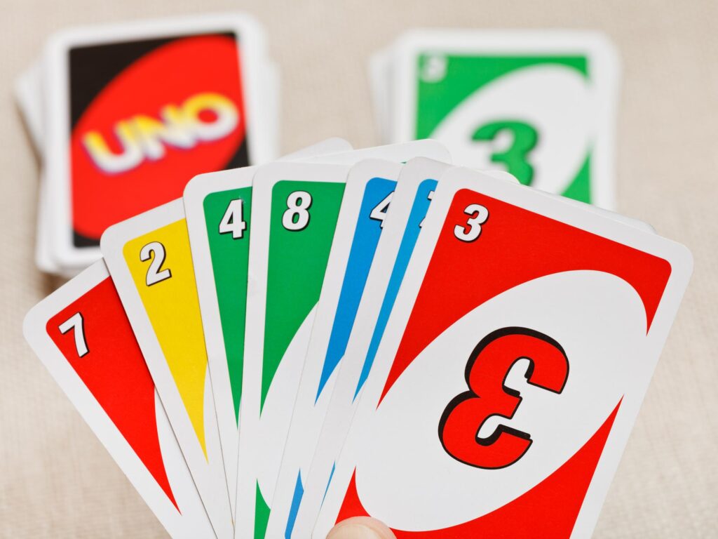 Cuántas cartas hay en un juego de Uno y cuáles son