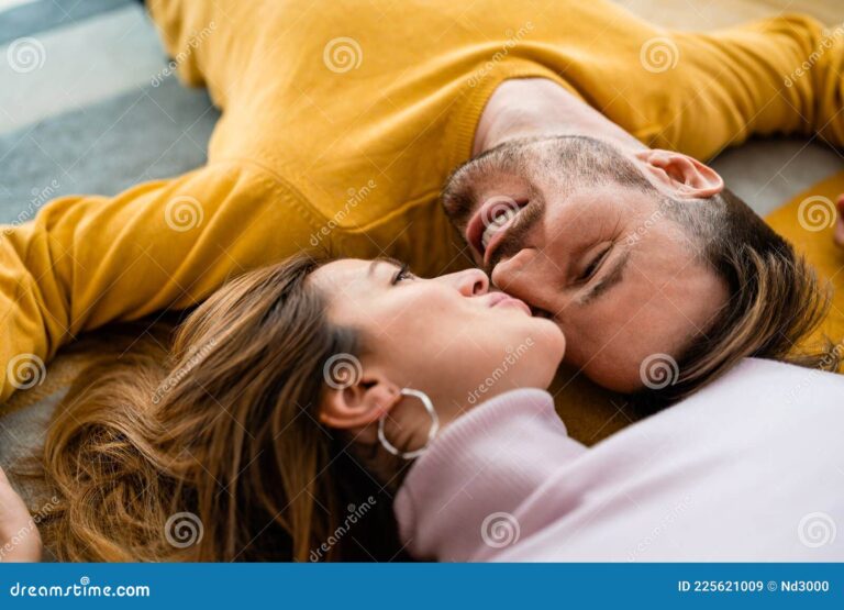 Por qué la frase "mas me das cada día más" es tan popular 19 gente disfrutando de un momento feliz juntos