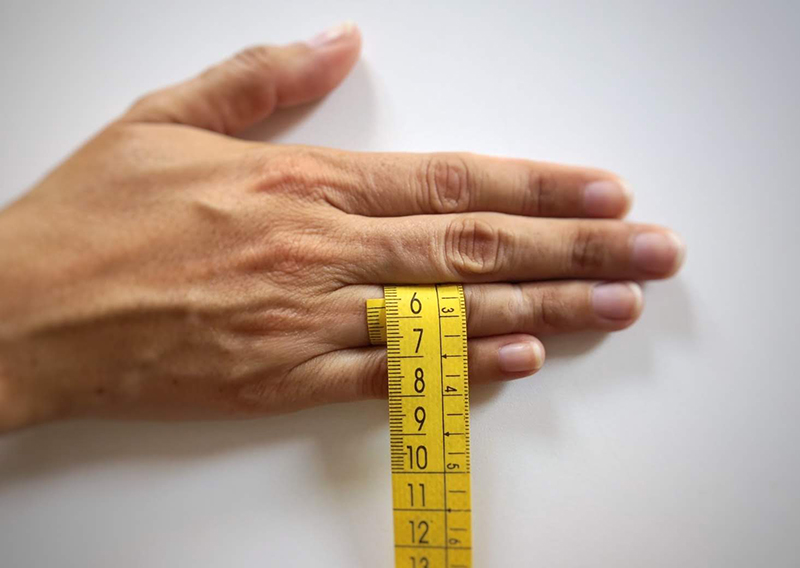 Cómo puedo medir el diámetro de mi dedo para elegir un anillo 7 Cómo puedo medir el diámetro de mi dedo para elegir un anillo