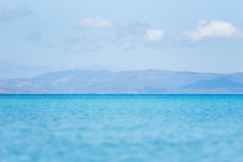 Qué temas aborda la canción “Entre tú y mil mares” de Laura Pausini