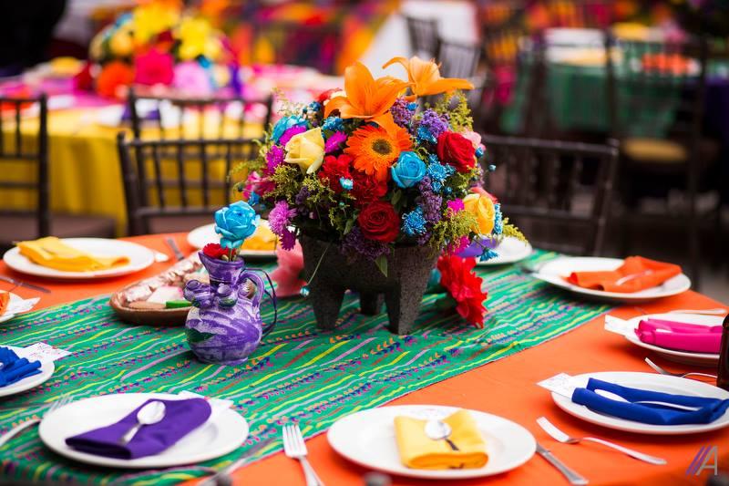 Qué recetas fáciles y originales puedo preparar para una cena con amigos