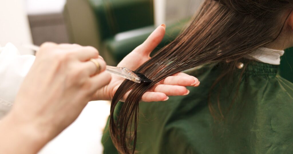 Cómo puedo cambiar mi color de pelo de forma segura y efectiva