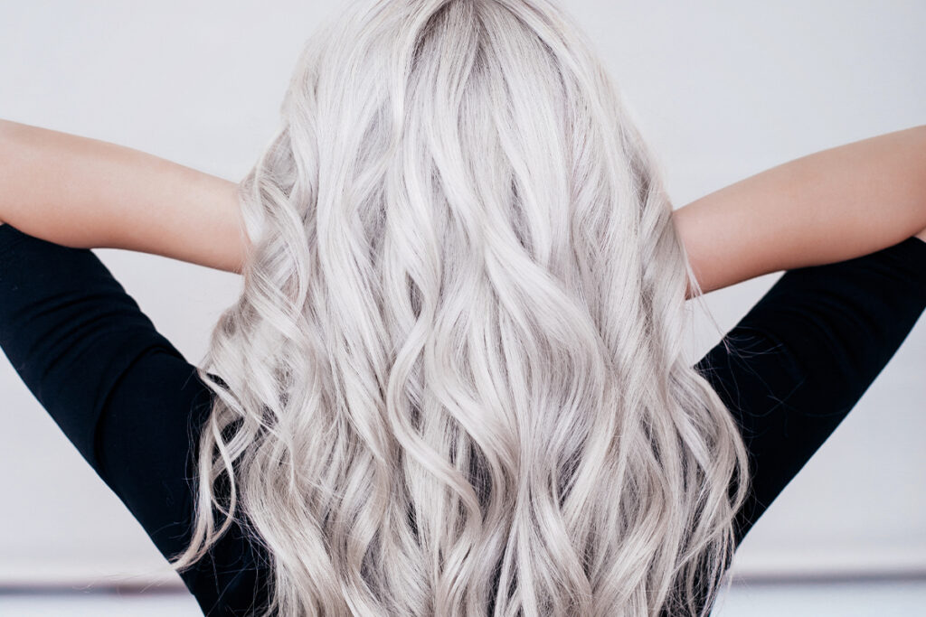 Cómo usar tinte ceniza para eliminar los tonos rojos del cabello