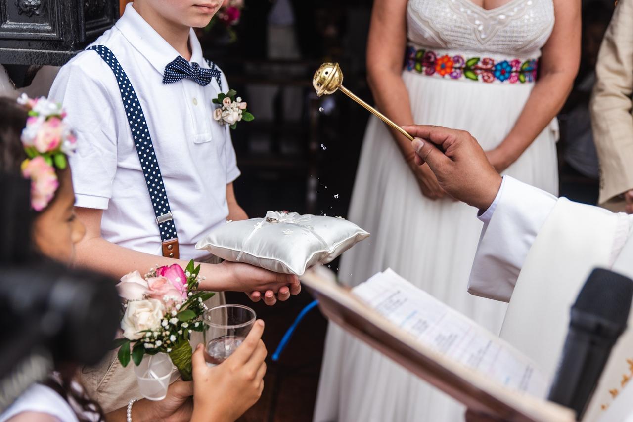 Cómo elegir las mejores frases para la primera comunión católica