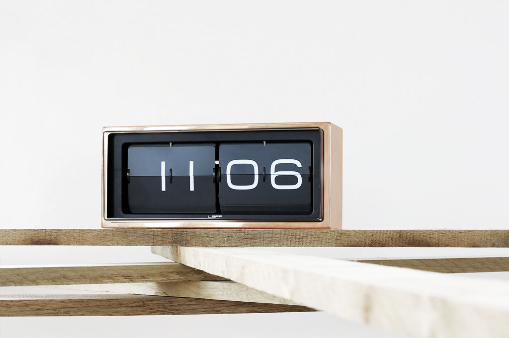 Me Puedes Decir Cómo Saber la Hora en Diferentes Dispositivos 1 relojes digitales y analogicos en una mesa