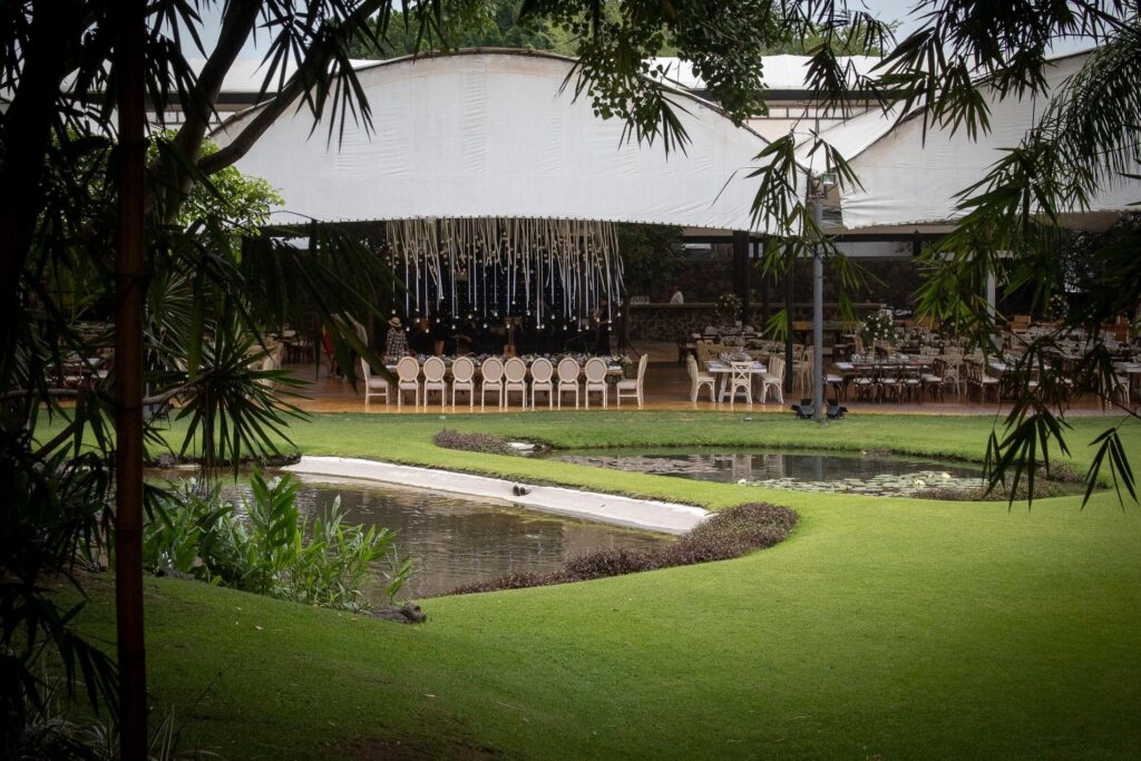 Dónde encontrar salones con jardín ideales para tus eventos