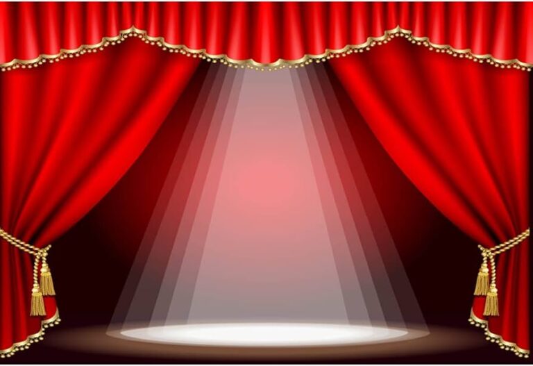 teatro con luces y un telon rojo