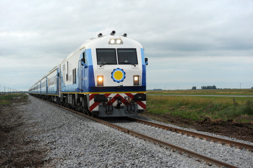 Cuáles son los horarios del tren Roca entre La Plata y Constitución