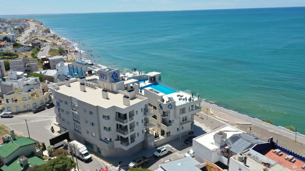 Qué servicios y precios ofrecen los departamentos en Lola Mora, Las Grutas